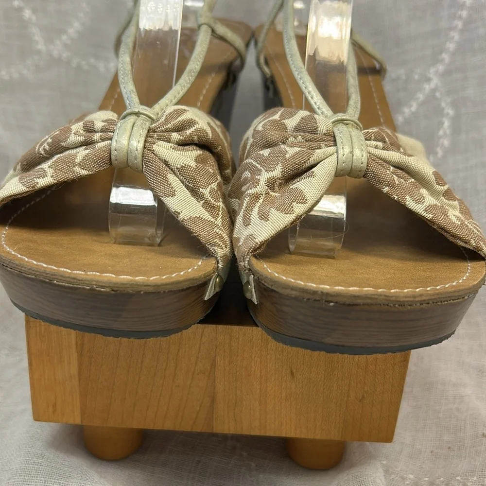 Self Esteem almost NEW wedge bow sandals